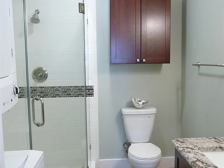 1009 Peden St — Photo 8