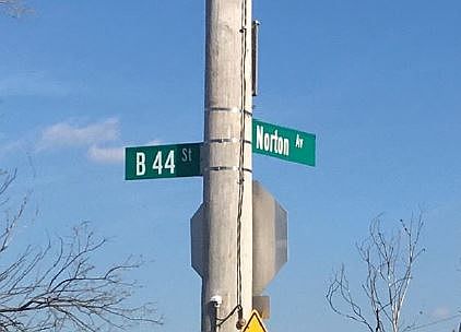 5th image of 4402 Norton Ave
