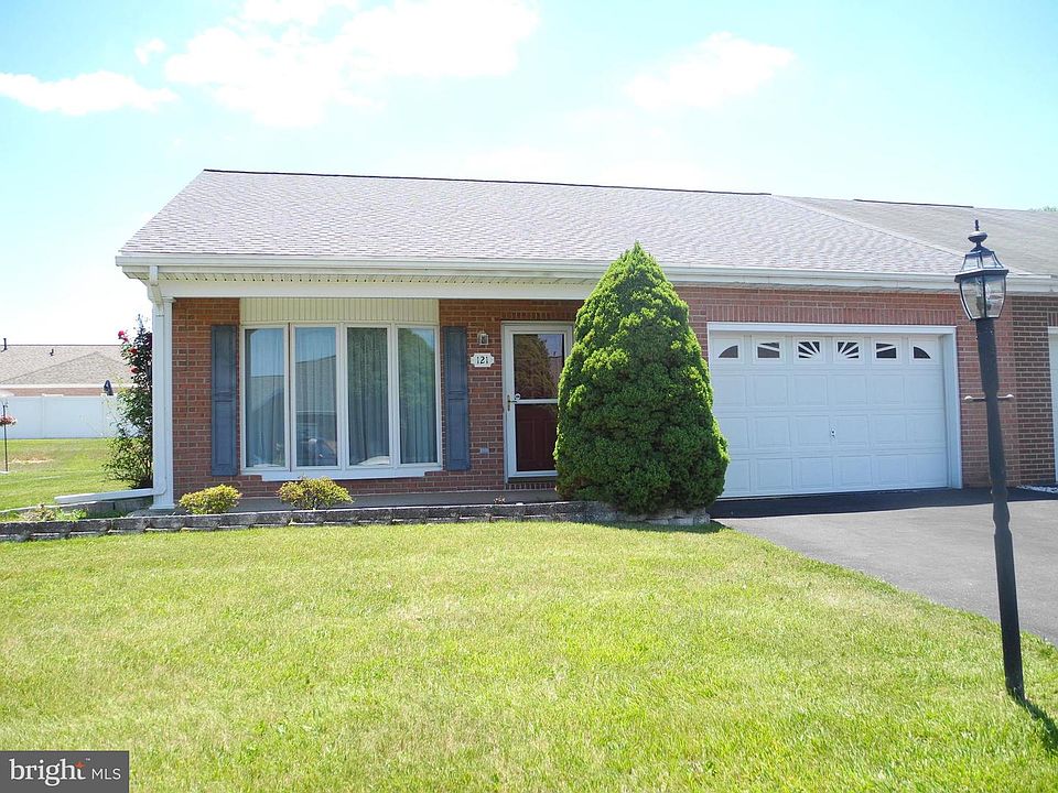 1st image of 121 Southern Oak Dr