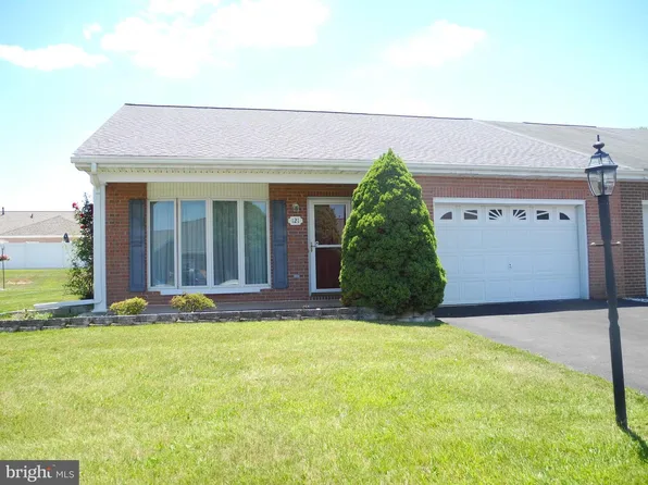 121 Southern Oak Dr, Hagerstown, MD 21740