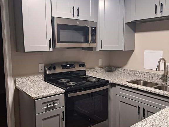 3rd image of 140 Prentice Pl APT D