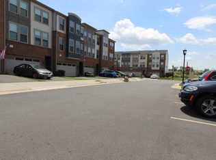 24464 Hawthorn Thicket Ter, Sterling, VA 20166