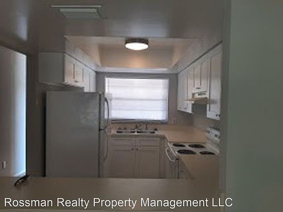 2nd image of 110 NE 16th Pl #16