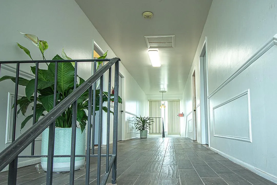 Building Photo - 1310 Sunset Ave #3