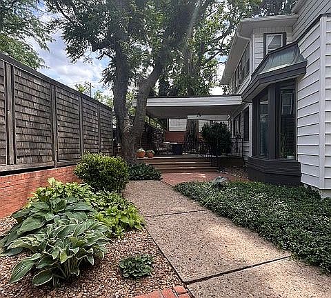 3rd image of 210 W 7th St