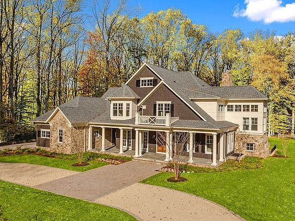 Stunning new Griffin/Moran construction on 1-acre lot!