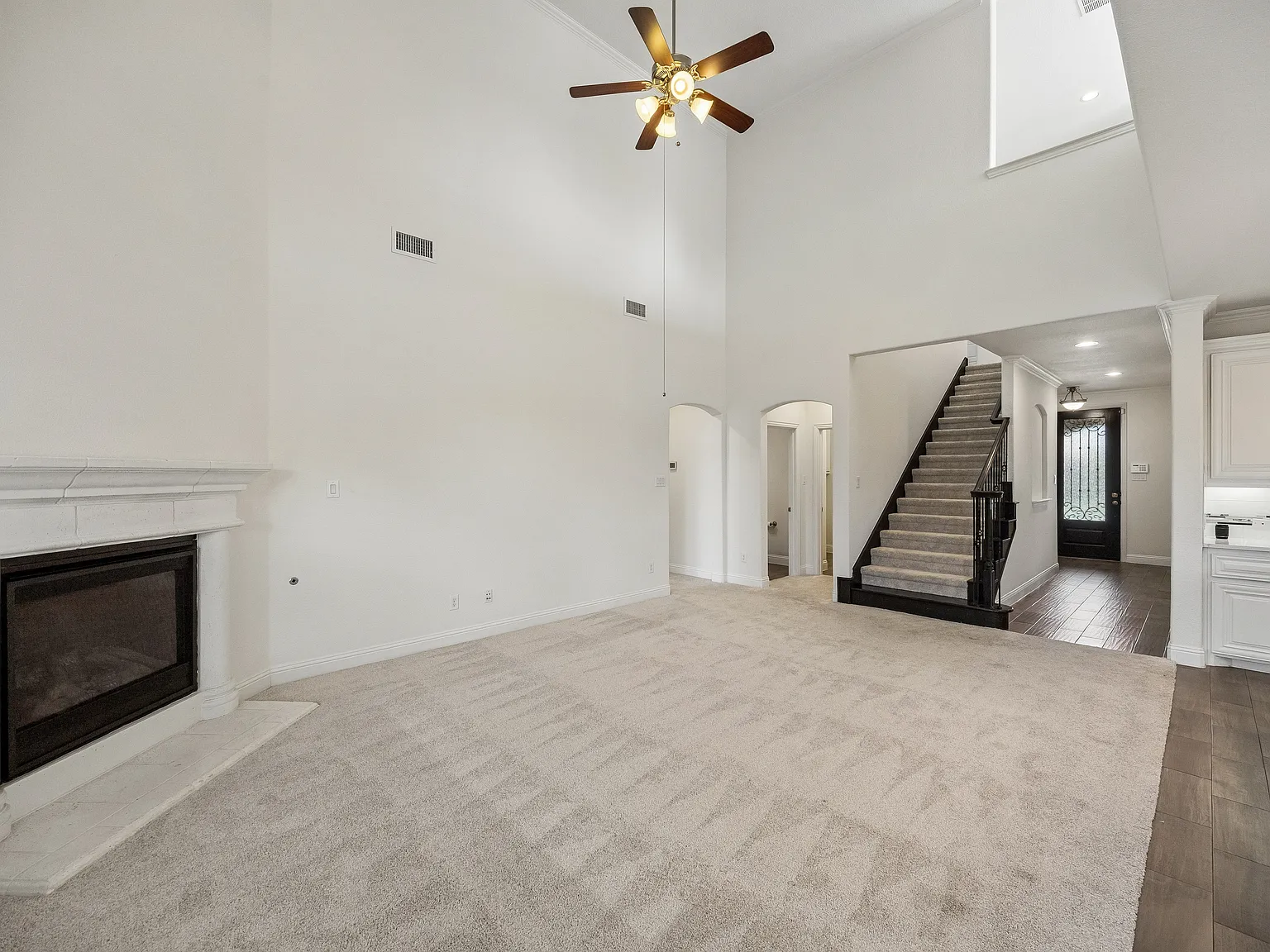 4 bed, 2436 sqft, $3,195 — Photo 3