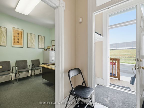 5th image of 453 Catherine St #451 & 453