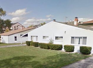 104 W Valley View Dr, Lakemoor, IL 60051