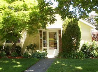 901 Stratford Ln, Warwick, RI 02886