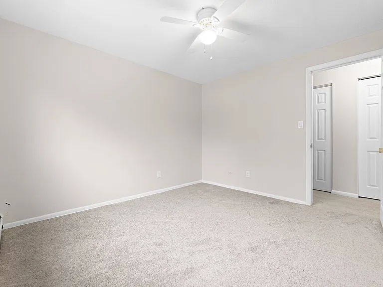The Hillcrest Apartments — Photo 40