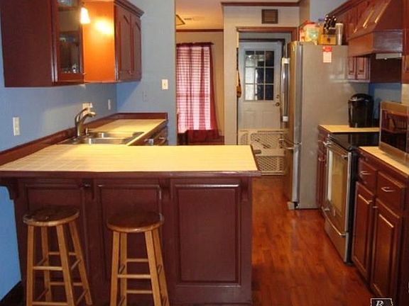 3rd image of 408 Woodfield Blvd