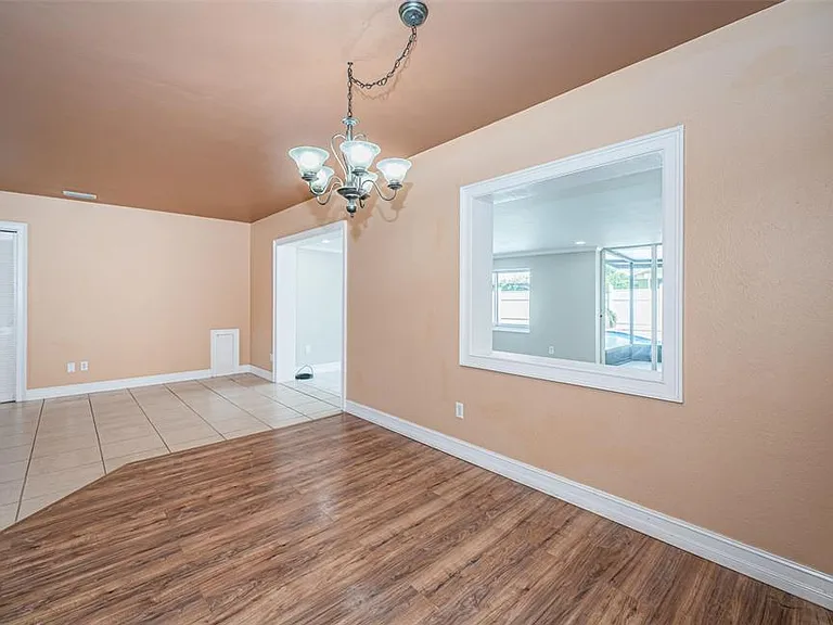 1039 Madison St — Photo 6