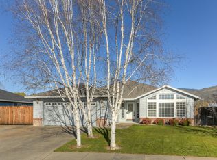 128 Meadow View Dr, Phoenix, OR 97535