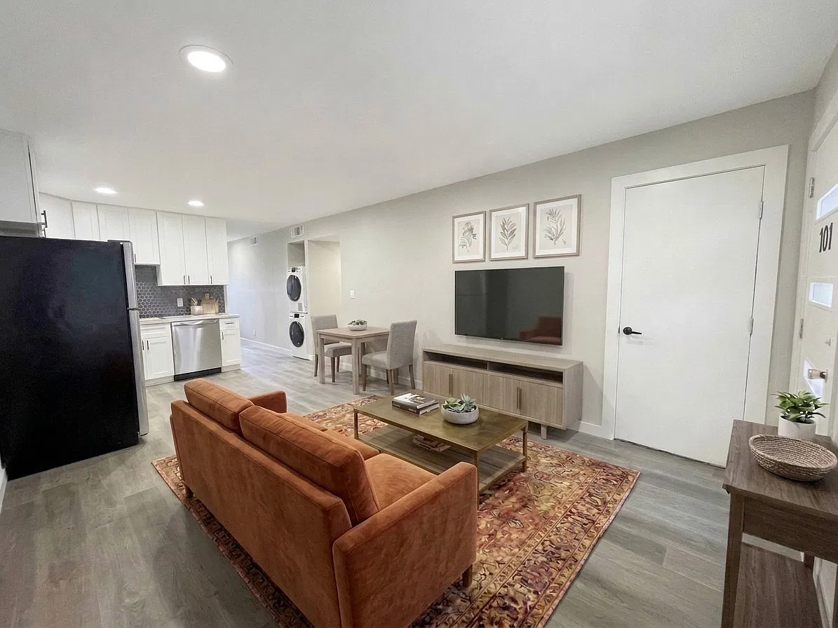 2 bed, 900 sqft, $1,795 — Photo 3