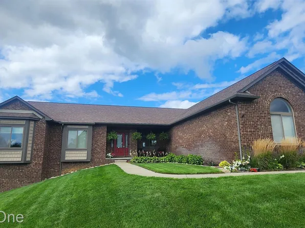 5821 Zander Ln, Highland, MI 48356