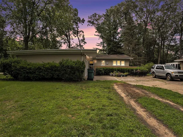 1665 Gladstone Dr, Muskegon, MI 49445