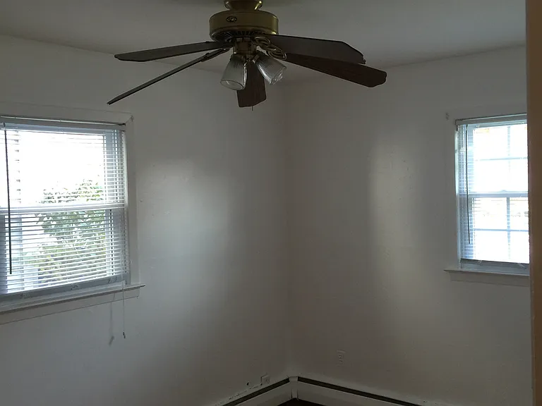105 Garfield Ave — Photo 7