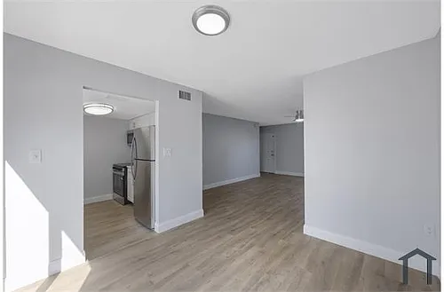 200 Westwood Ter N Photo 1