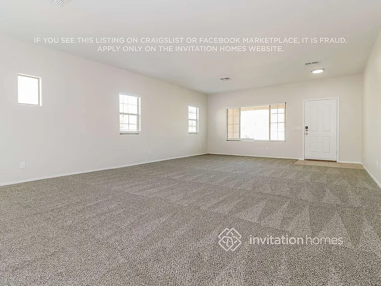 15949 W Mauna Loa Ln — Photo 2