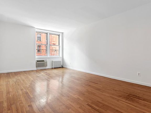 2nd image of 1624 2nd Ave #3B