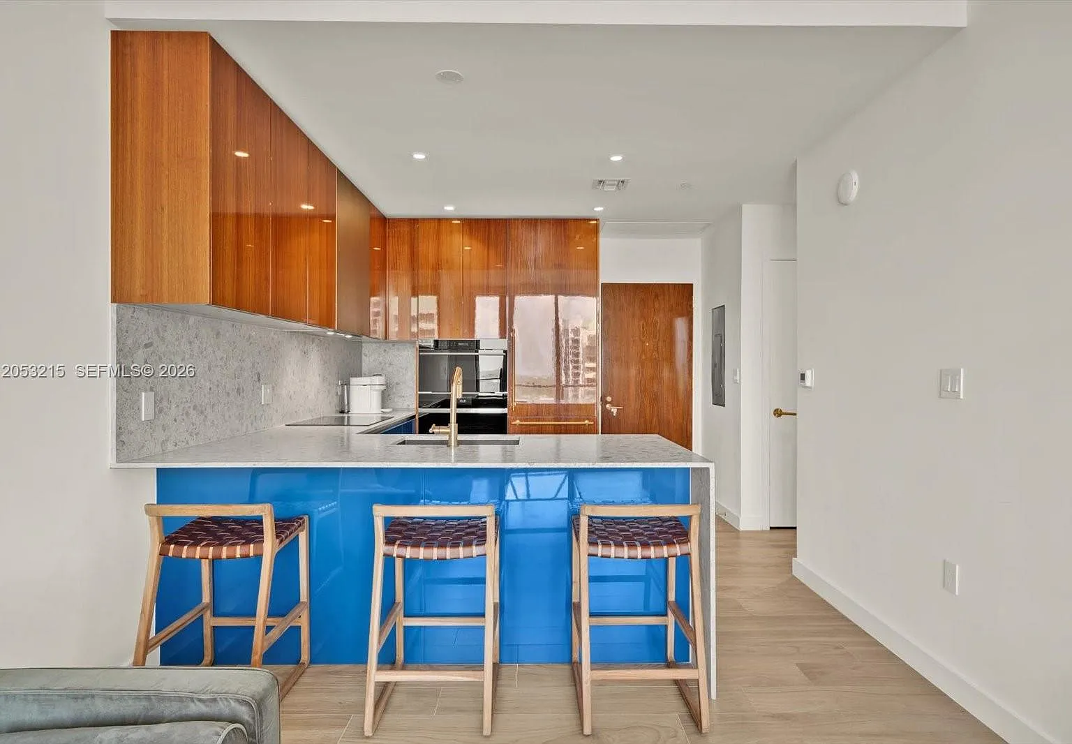 2 bed, 2.0 bath, 845 sqft, $10,000 — Photo 4