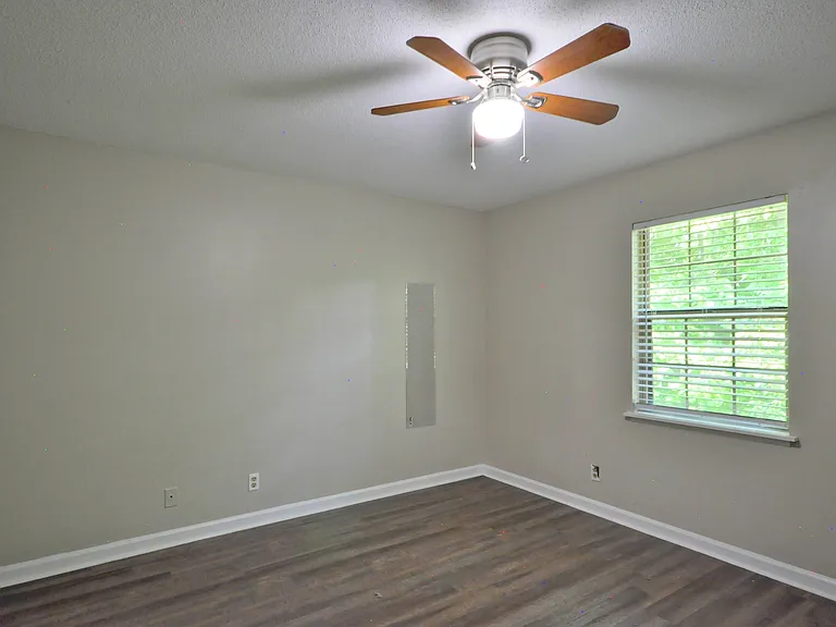 460 Martha Ln #C — Photo 21