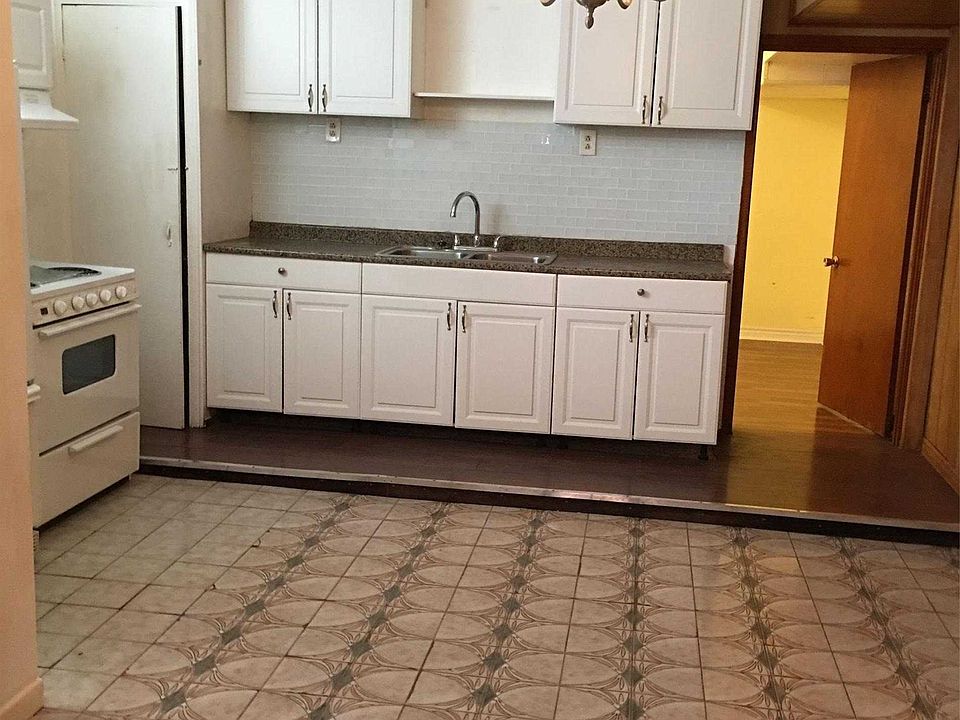2nd image of 32 Bridgenorth Cres
