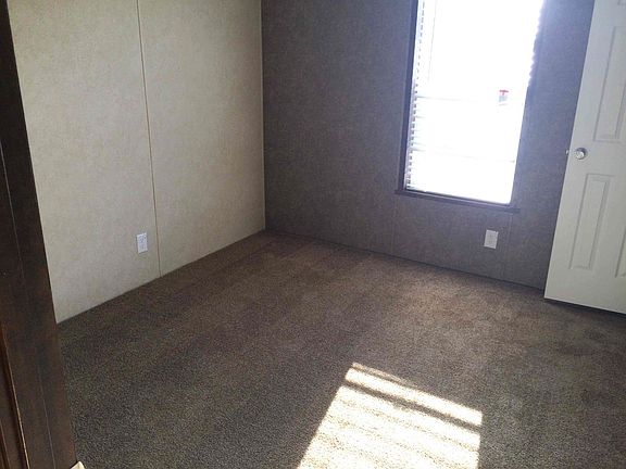 5th image of 17236 Roberts Dr