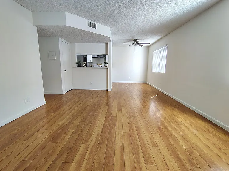 320 W Maple St — Photo 15