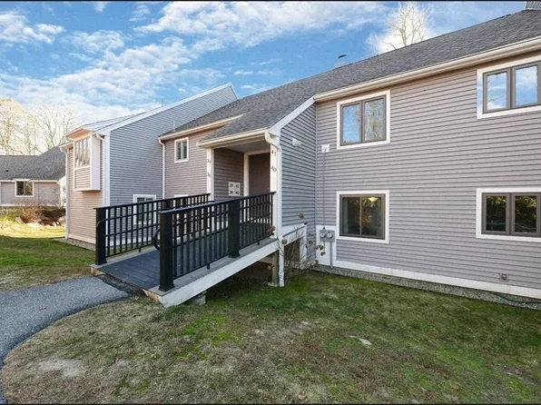 40 Woodrise Rd #40, Falmouth, MA 02540