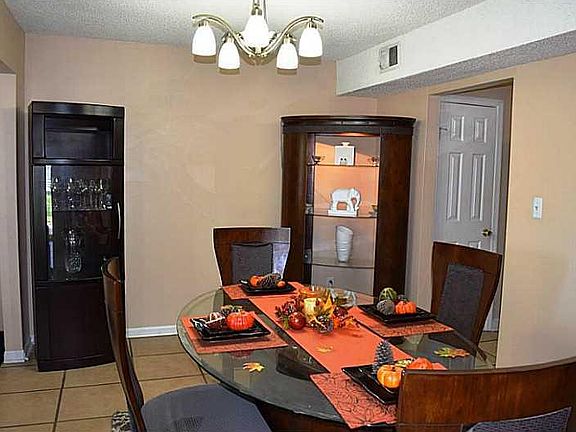 5th image of 3704 Farley Ct