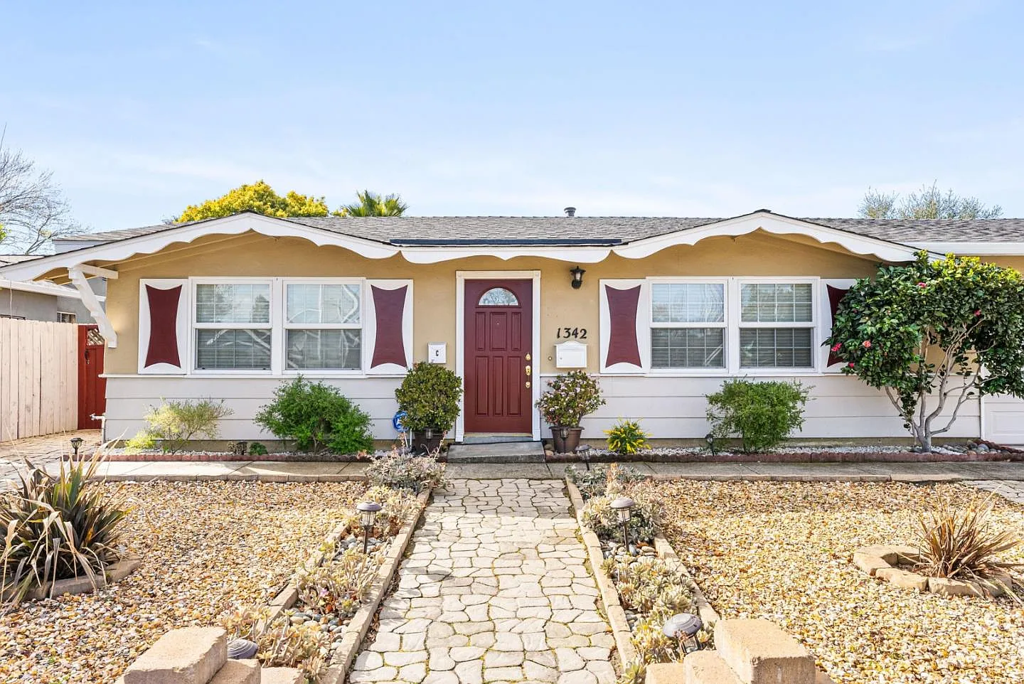 1342 Mantelli Dr photo 1