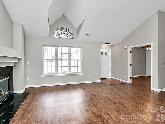 5th image of 1044 Sandy Point Dr SW