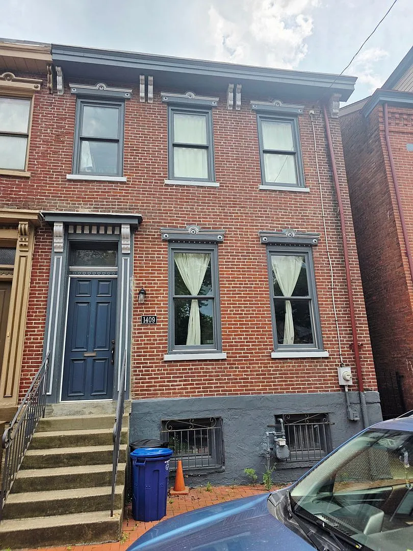 Renovated Manchester Gem with City Views & Modern Upgrades 3 beds 1.5 baths — Photo 2