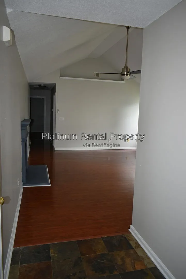 3 bed, 2.0 bath, 1345 sqft, $1,595 — Photo 3