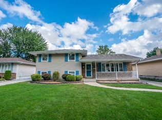 513 Hickory Ln, Munster, IN 46321