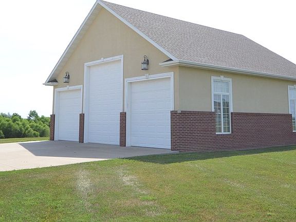 4th image of 720 Suburban Dr