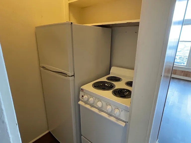 1304 Bay St #8 — Photo 11