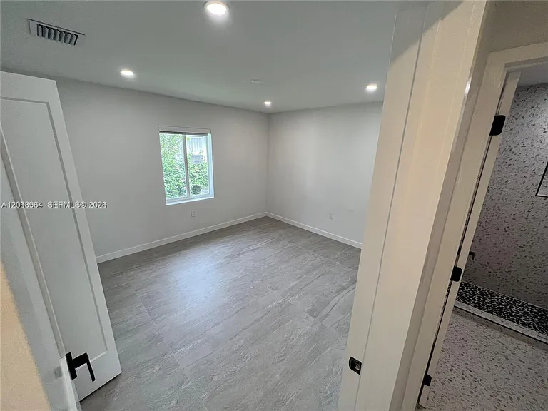 850 NE 127th St — Photo 17