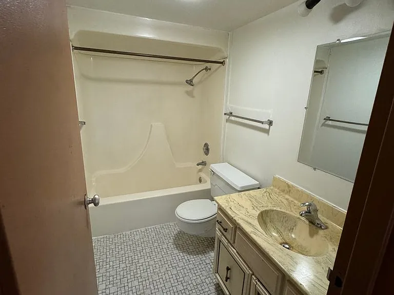 201 1st Ave — Photo 29