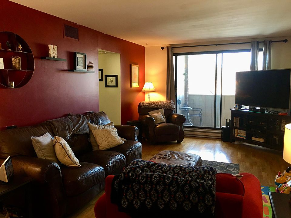 1st image of 425 W Willow Ct APT 226