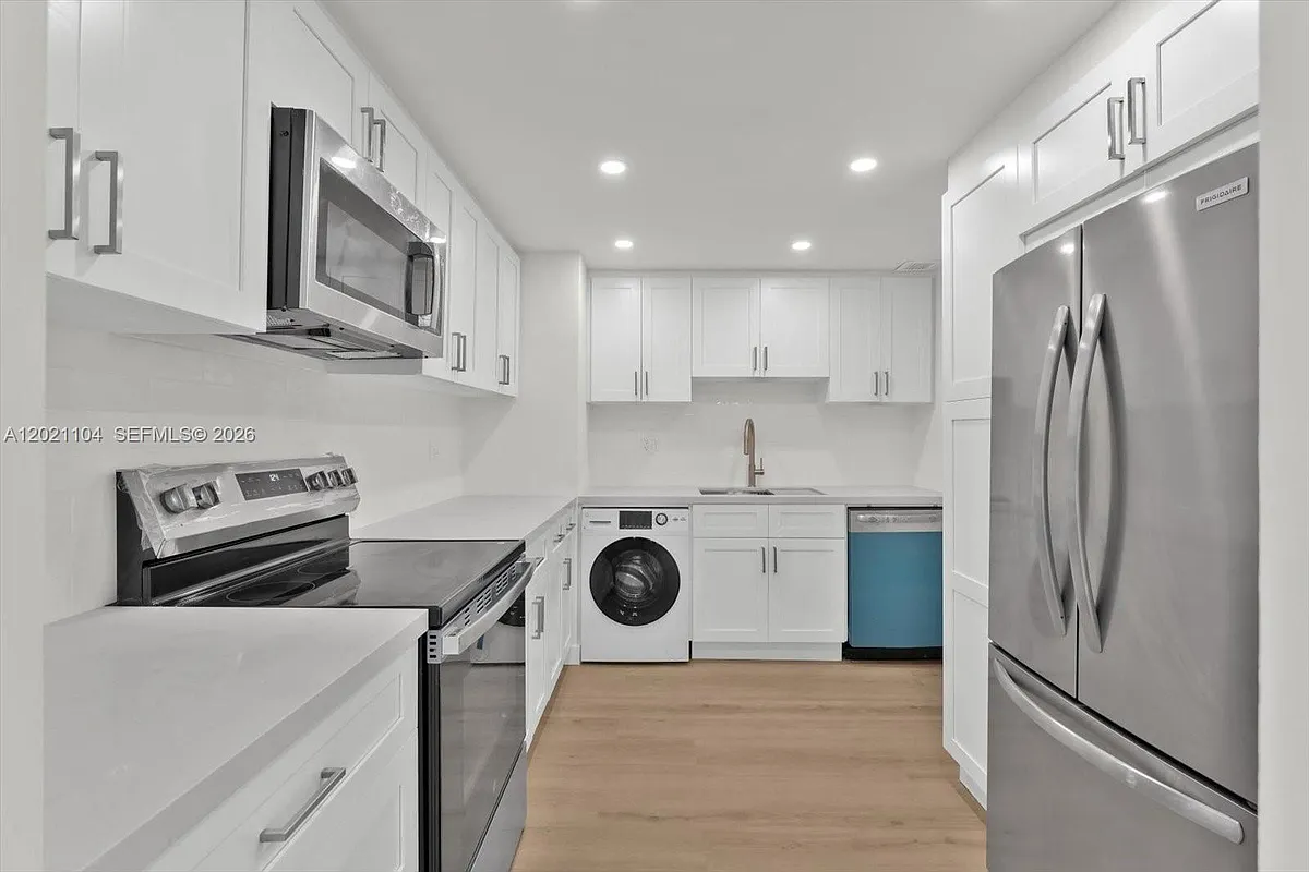 Building Photo - 2451 Brickell Ave #6N