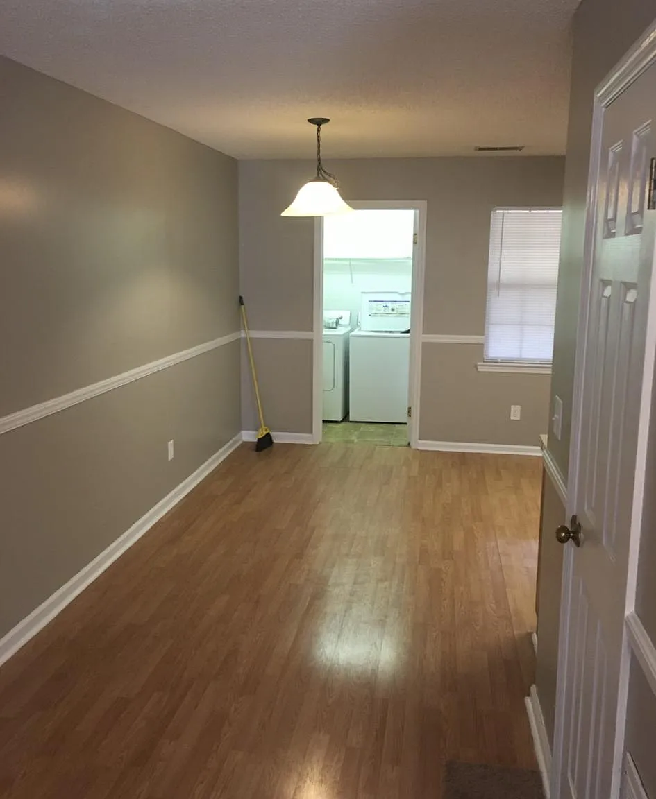 2 bed, 1.5 bath, 1082 sqft, $985 — Photo 1