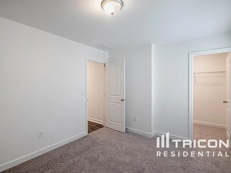 Tricon East Ridge — Photo 40