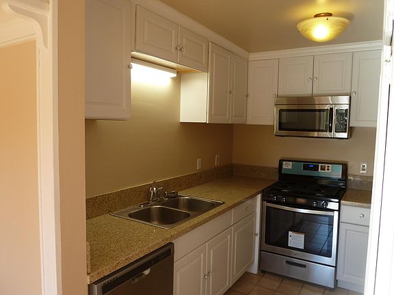 4th image of 27140 Hidaway Ave Unit 4