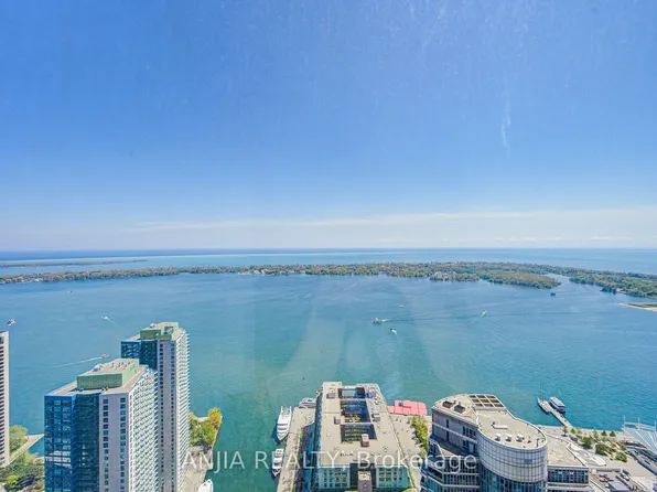 10 York St Unit 5608, Toronto, ON M5J 0E1