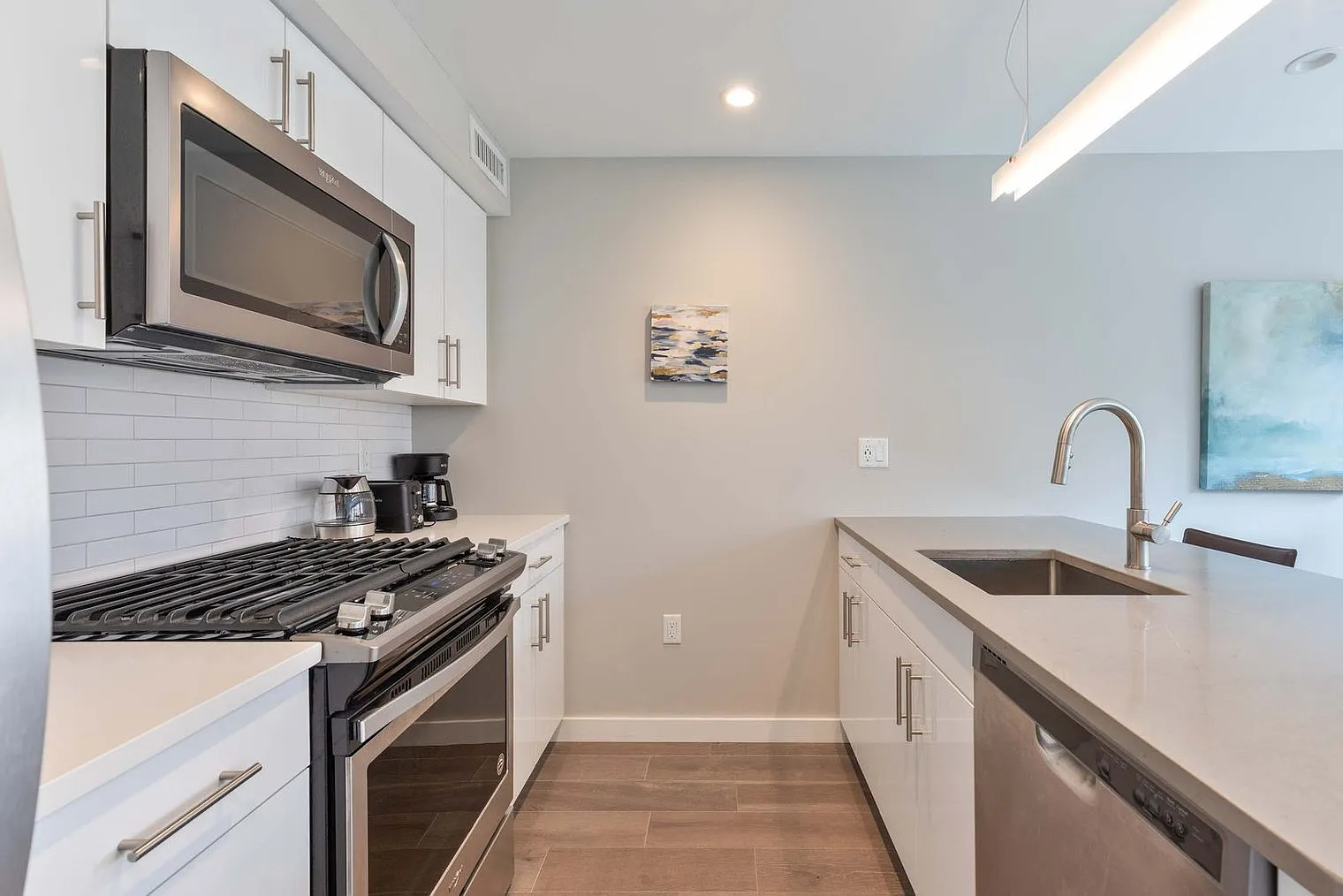 2 bed, 2.0 bath, 839 sqft, $11,866 — Photo 4