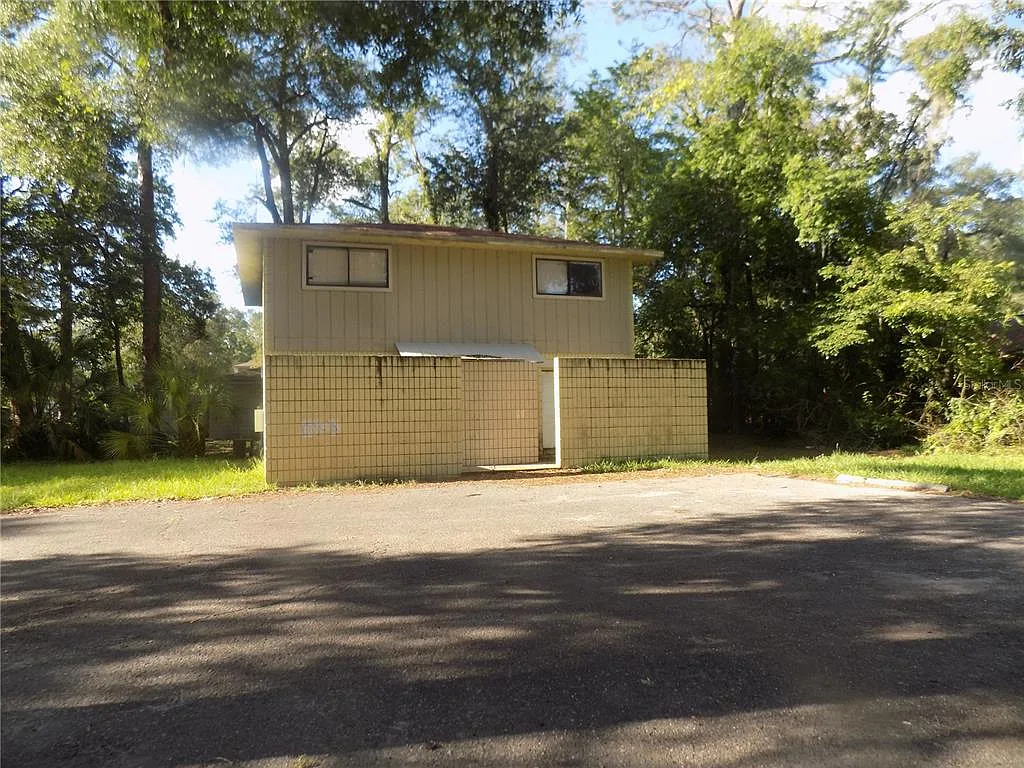 2 bed, 1.5 bath, 1800 sqft, $1,100 — Photo 1