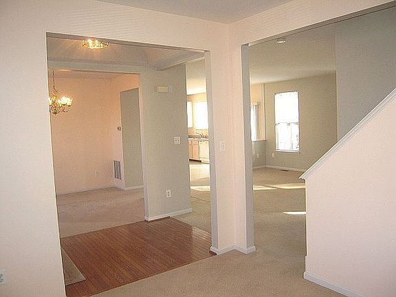 3rd image of 9293 Hillis Ct